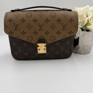Louis Vuitton Pochette Metis Reverse