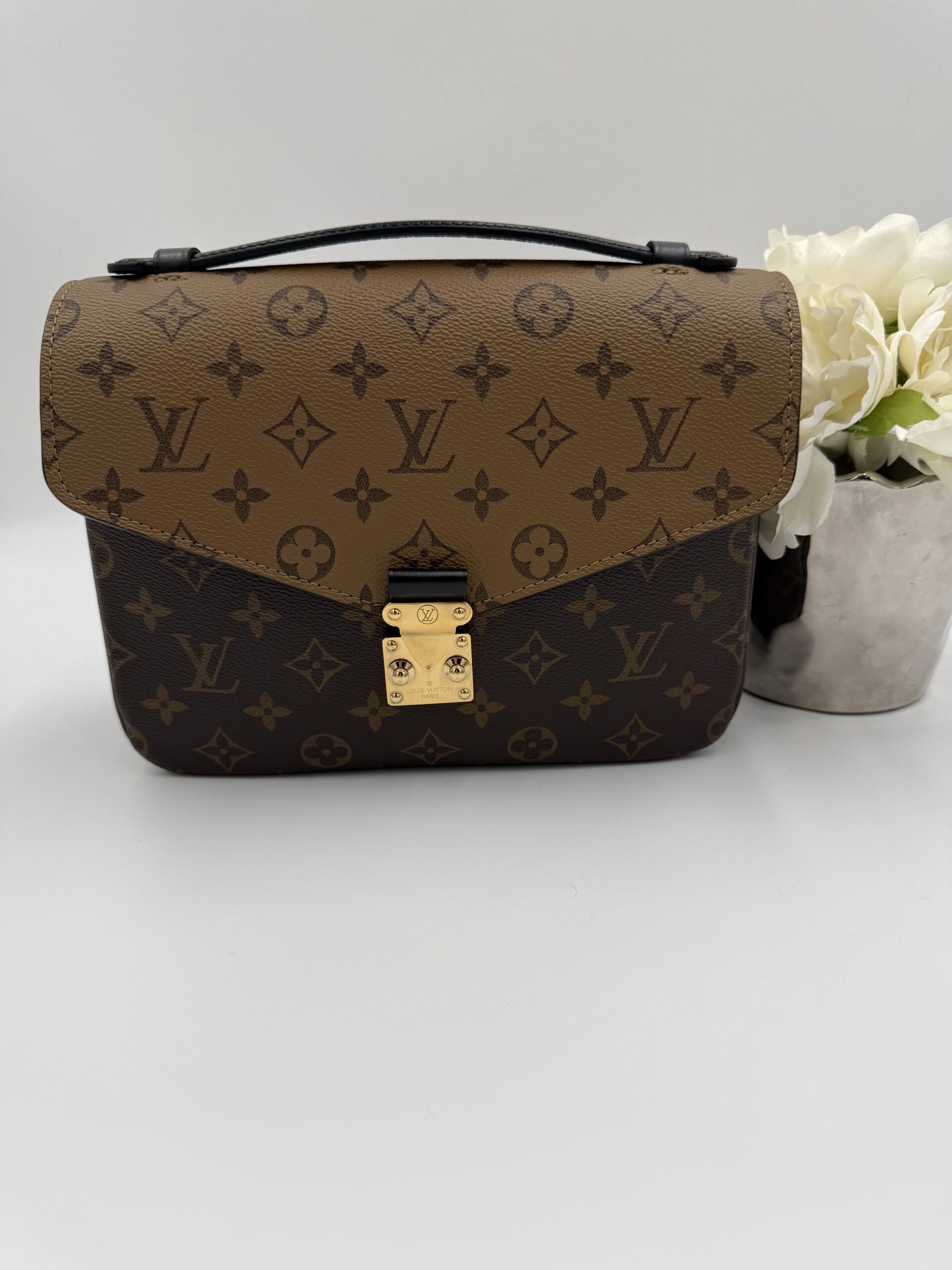 Louis Vuitton Pochette Metis Reverse