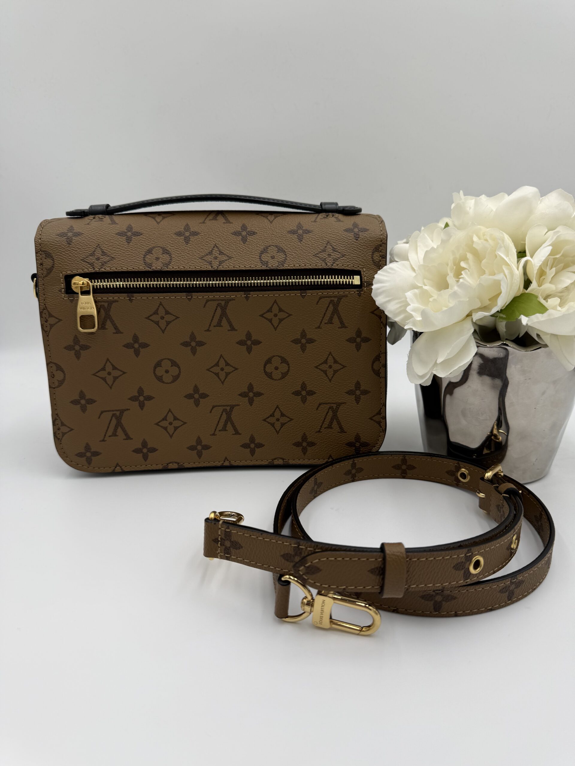 Louis Vuitton Pochette Metis Reverse - Image 2