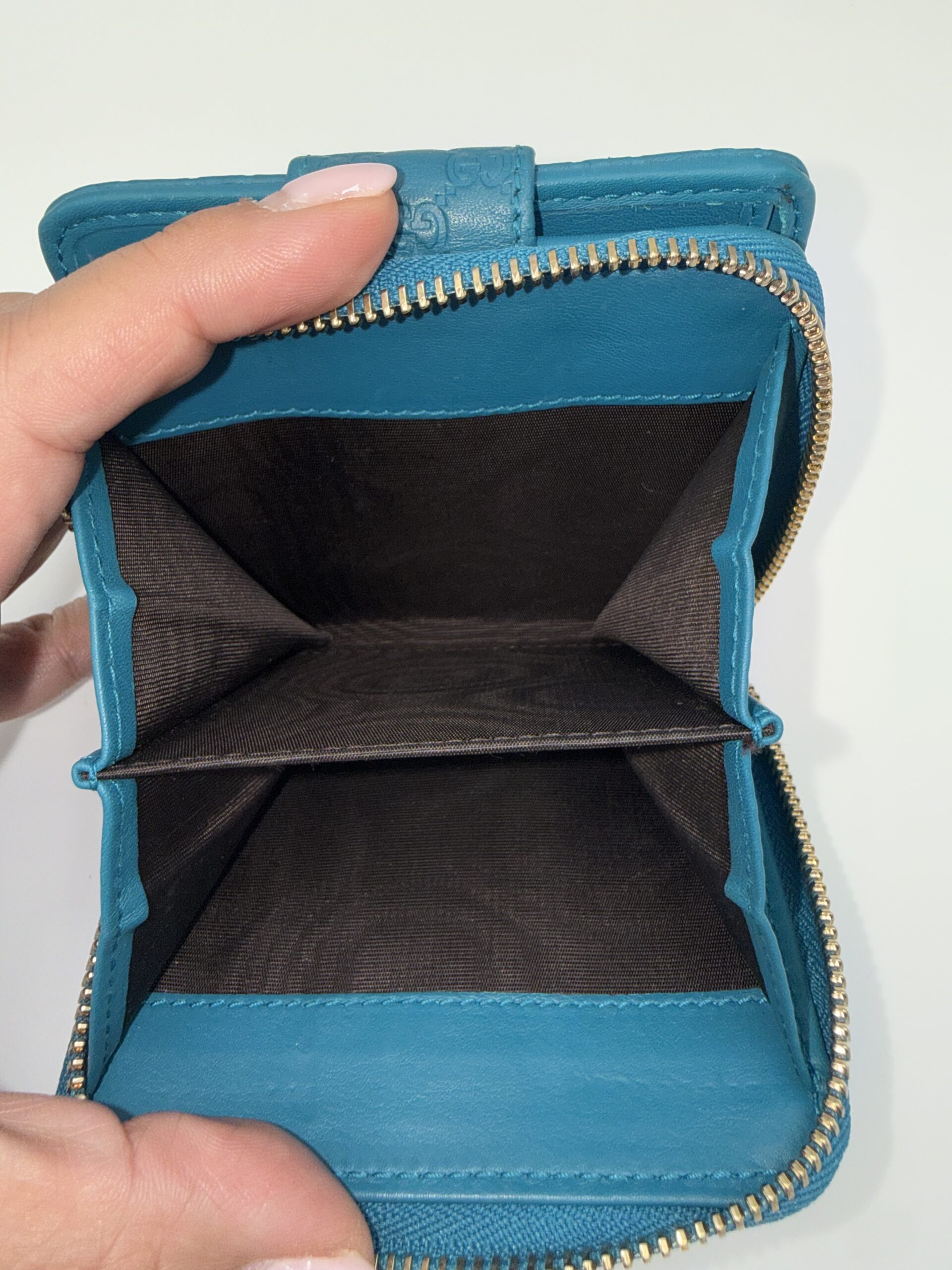 Gucci Compact Wallet - Image 3