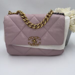 Chanel 19 Medium