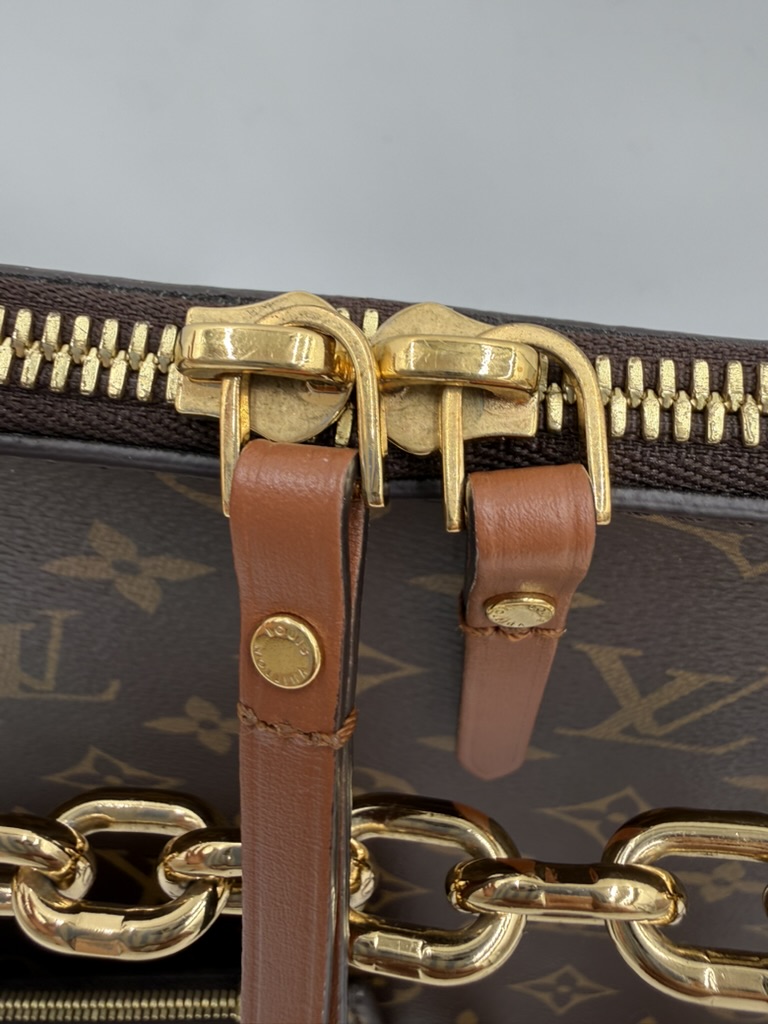 Louis Vuitton Loop Hobo - Image 3