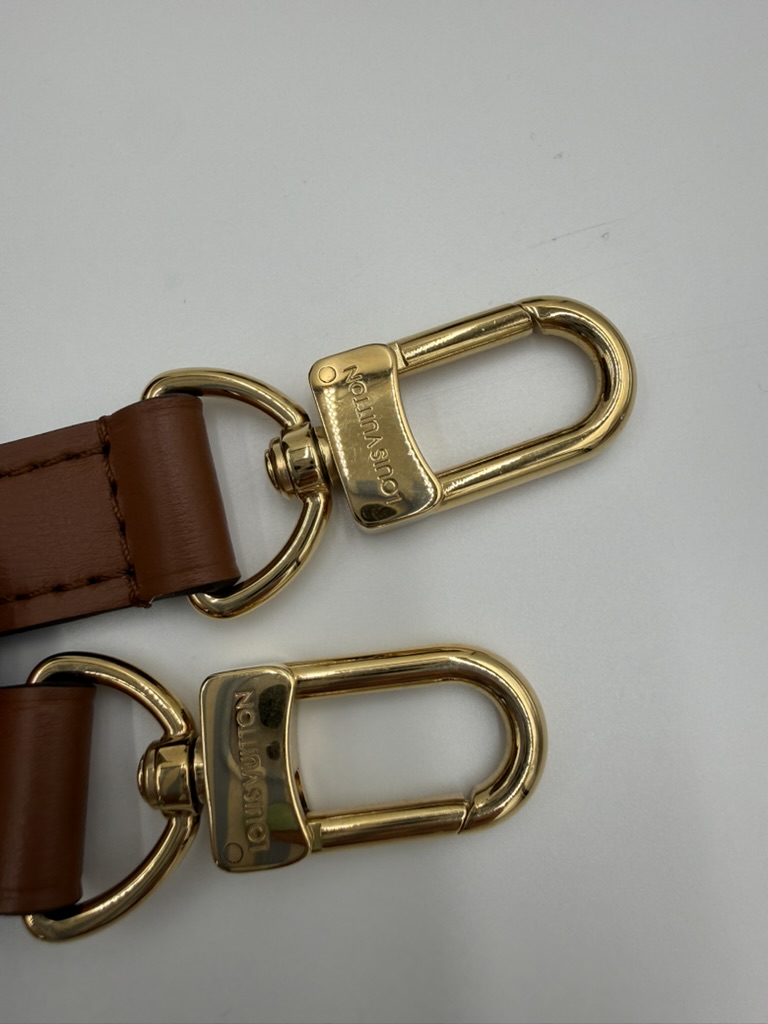 Louis Vuitton Loop Hobo - Image 6