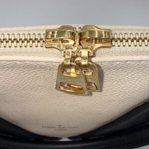 Louis Vuitton V Tote - Image 3