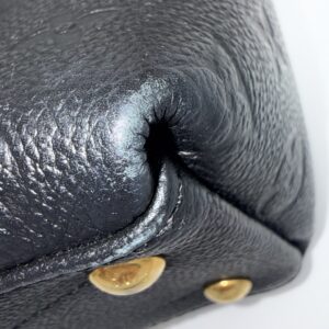 Louis Vuitton V Tote - Image 7