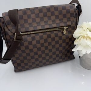 Alternative view of Louis Vuitton District Messenger