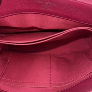 Louis Vuitton Lock Me II - Image 5